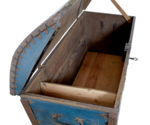 Swedish 19th Century Hand Painted Oak Coffer — thumbnail 10