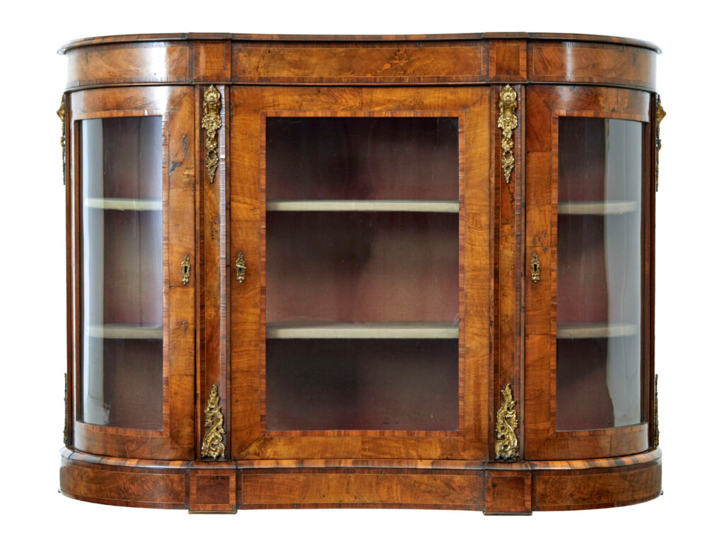 19TH CENTURY VICTORIAN GLAZED BURR WALNUT SIDEBOARD