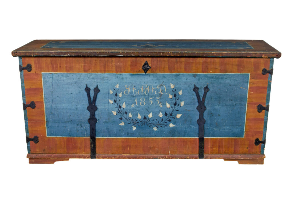 MID 19TH CENTURY TRADITIONAL SWEDISH PAINTED COFFER