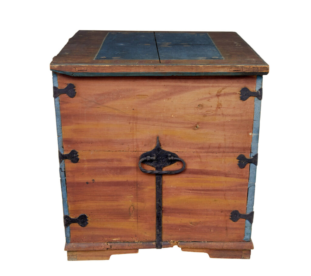 Mid 19th Century Traditional Swedish Painted Coffer — image 7
