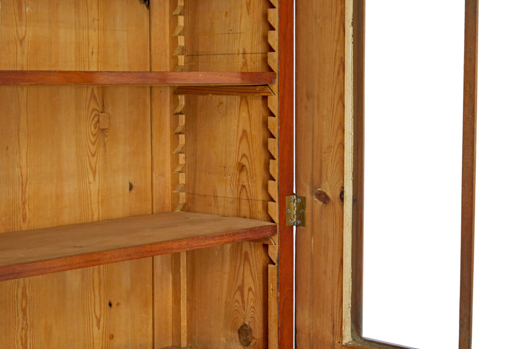 Fine Quality Early 19th Century Flame Mahogany Bookcase — image 3