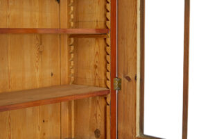 Fine Quality Early 19th Century Flame Mahogany Bookcase — thumbnail 3