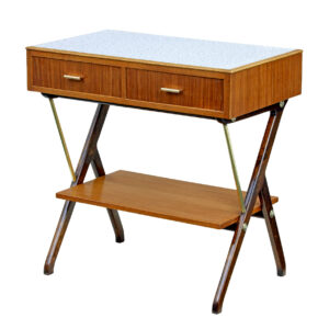 MID 20TH CENTURY SCANDINAVIAN MODERN TEAK SIDE TABLE