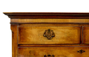 Late Georgian 19th Century Walnut Chest on Chest — thumbnail 3