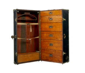 EARLY 20TH CENTURY AMERICAN STEAMER FITTED CHEST