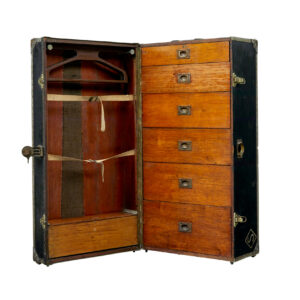 EARLY 20TH CENTURY AMERICAN STEAMER FITTED CHEST