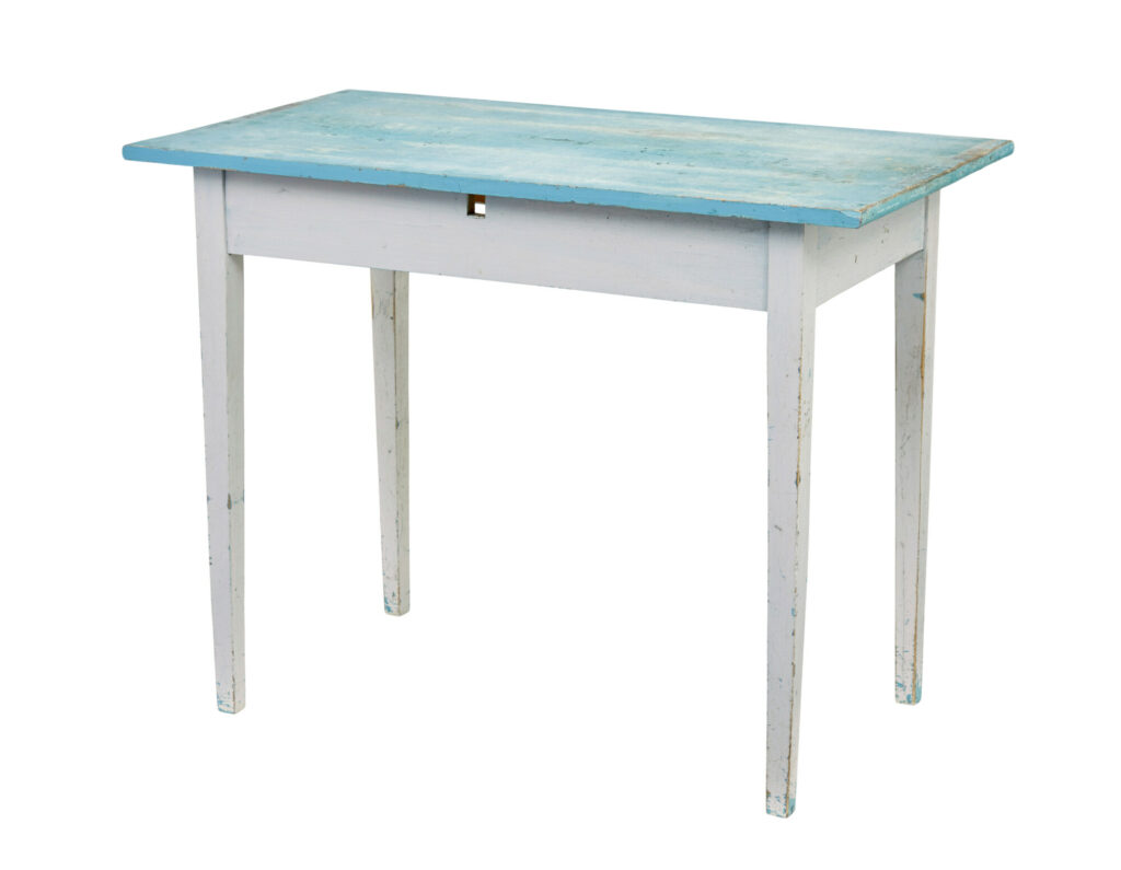EARLY 20TH CENTURY SWEDISH PAINTED OCCASIONAL TABLE