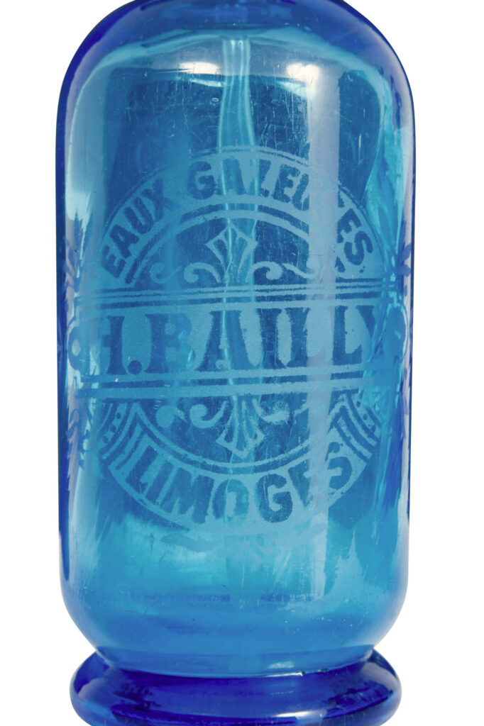 Collection of 4 French Art Deco Etched Glass Soda Syphons — image 9