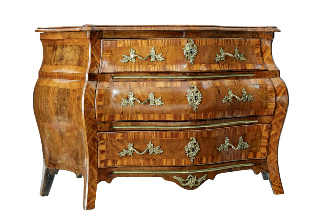 18TH CENTURY INLAID WALNUT ROCOCO BOMBE CHEST OF DRAWERS