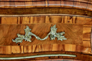 18th Century Inlaid Walnut Rococo Bombe Chest of Drawers — thumbnail 5