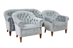 EARLY 20TH CENTURY 3 PIECE BUTTON BACK LIVING ROOM SUITE