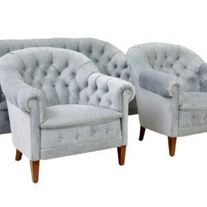 EARLY 20TH CENTURY 3 PIECE BUTTON BACK LIVING ROOM SUITE