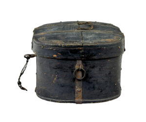 19th Century Painted Oval Shaped Swedish Box — thumbnail 7