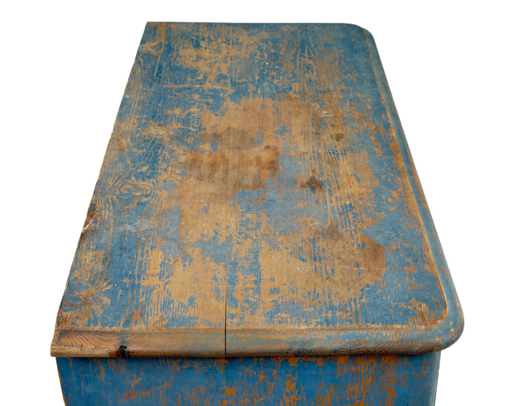 Early 19th Century Rustic Painted Scandinavian Cupboard — image 9