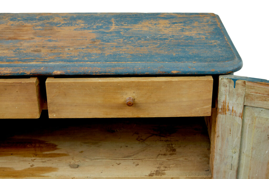 Early 19th Century Rustic Painted Scandinavian Cupboard — image 8