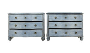 Swedish Pair of 19th Century Painted Serpentine Shaped Chest of Drawers — thumbnail 9