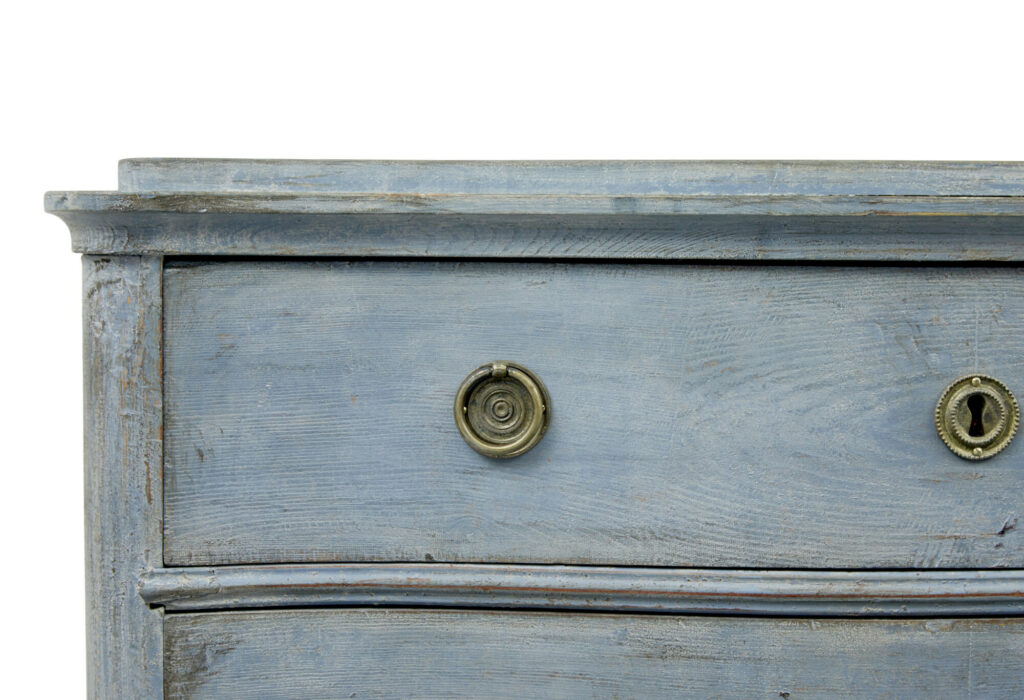 Swedish Pair of 19th Century Painted Serpentine Shaped Chest of Drawers — image 5