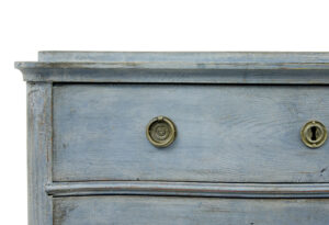 Swedish Pair of 19th Century Painted Serpentine Shaped Chest of Drawers — thumbnail 5