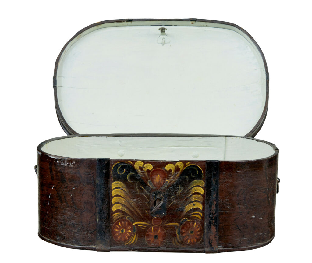 Decorative Traditional 19th Century Hand Painted Swedish Box — image 7