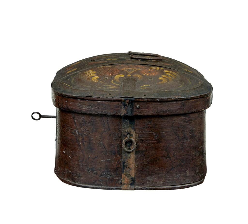 Decorative Traditional 19th Century Hand Painted Swedish Box — image 6