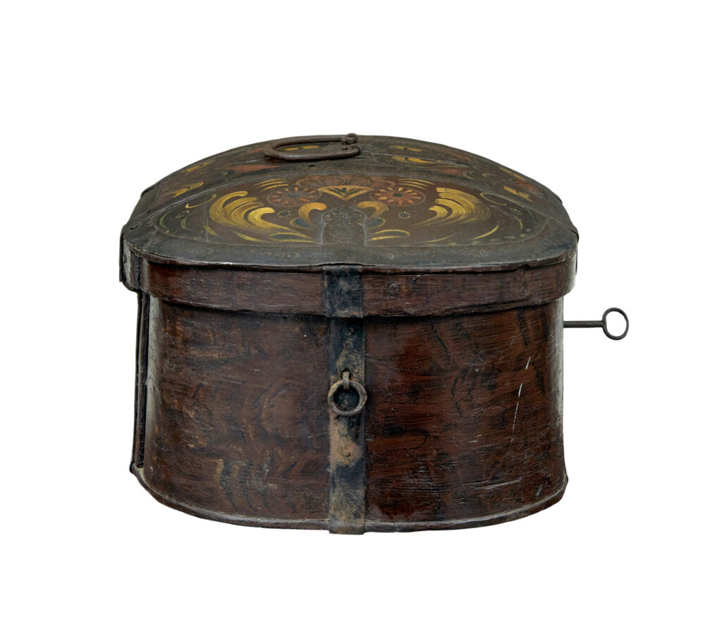 Decorative Traditional 19th Century Hand Painted Swedish Box — image 5