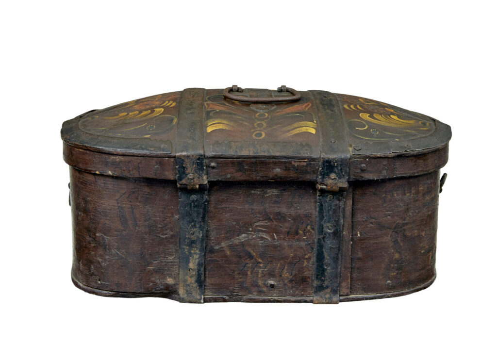 Decorative Traditional 19th Century Hand Painted Swedish Box — image 2