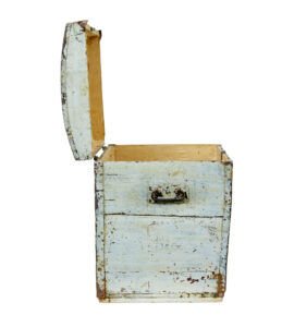 Scandinavian 19th Century Small Dome Top Trunk — thumbnail 2