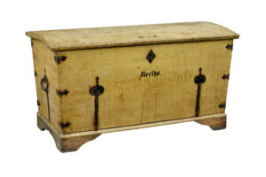 19TH CENTURY SWEDISH PAINTED PINE BLANKET CHEST