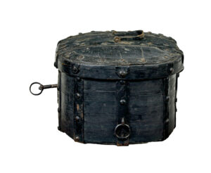Scandinavian 19th Century Folk Art Handmade Pine Box — thumbnail 6