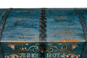 Early 19th Century Hand Painted Swedish Marriage Chest — thumbnail 11