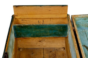 Early 19th Century Hand Painted Swedish Marriage Chest — thumbnail 9