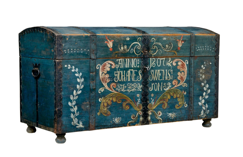 EARLY 19TH CENTURY HAND PAINTED SWEDISH MARRIAGE CHEST